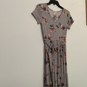 Floral maxi dress size medium with pockets!